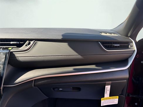 New 2025 Jeep Grand Cherokee L Laredo w/ Luxury Tech Group I image 16