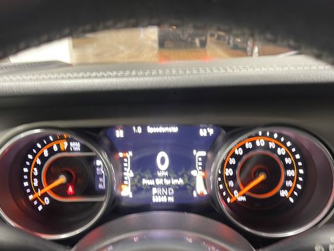Used 2018 Jeep Wrangler Unlimited Sahara AWD/4WD image 5