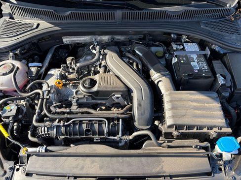 Used 2025 Volkswagen Jetta SE image 33