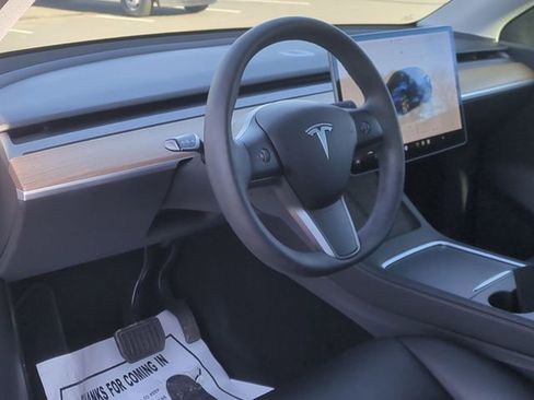 Used 2022 Tesla Model Y Long Range image 20