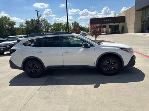 Used 2020 Subaru Outback Onyx Edition XT w/ Popular Package #2 AWD/4WD image 2