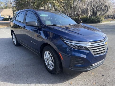 Used 2023 Chevrolet Equinox LS image 3