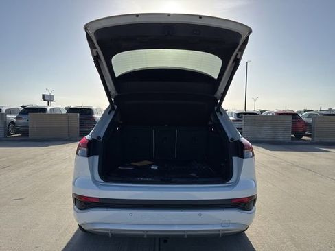 Used 2023 Audi Q4 e-tron Premium Plus image 9