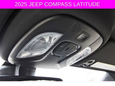 Used 2025 Jeep Compass Latitude w/ Convenience Group image 27