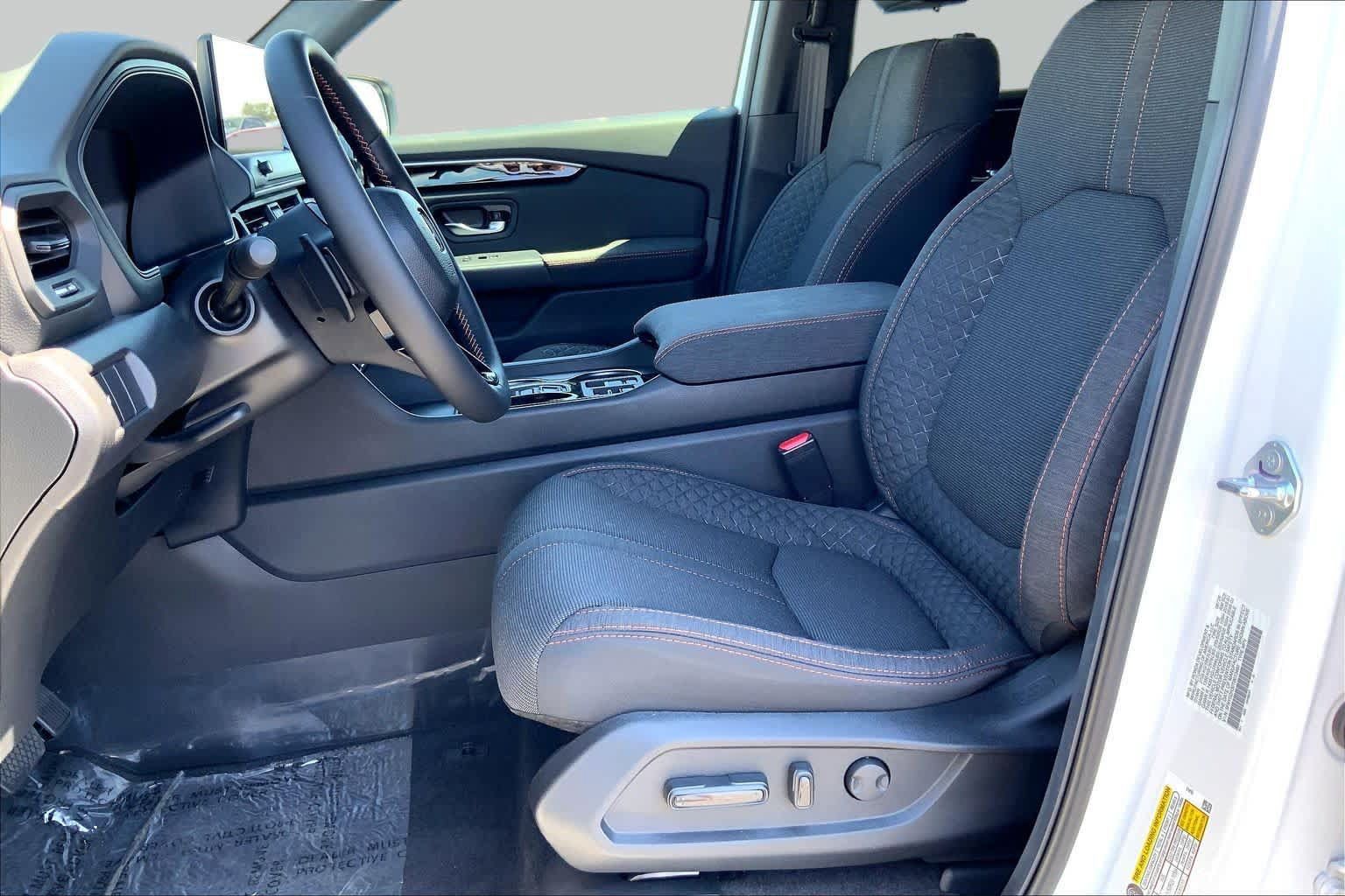 New 2026 Honda Pilot Sport image 7