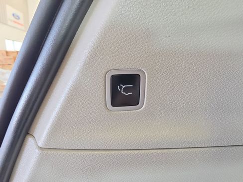 Used 2024 Chrysler Pacifica Touring-L FWD image 30