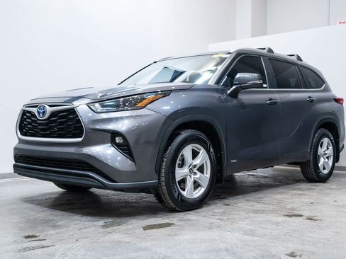 Certified 2023 Toyota Highlander LE image 3