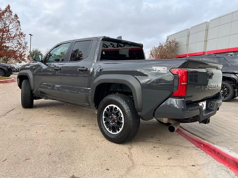 Used 2025 Toyota Tacoma TRD Off-Road image 8