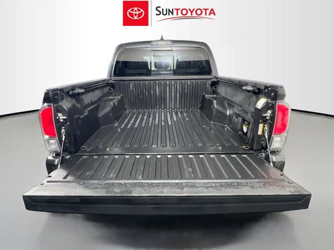 Used 2022 Toyota Tacoma TRD Sport w/ Technology Package image 34