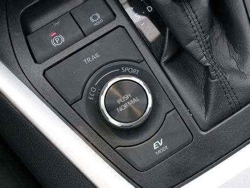 Used 2024 Toyota RAV4 LE AWD/4WD image 23
