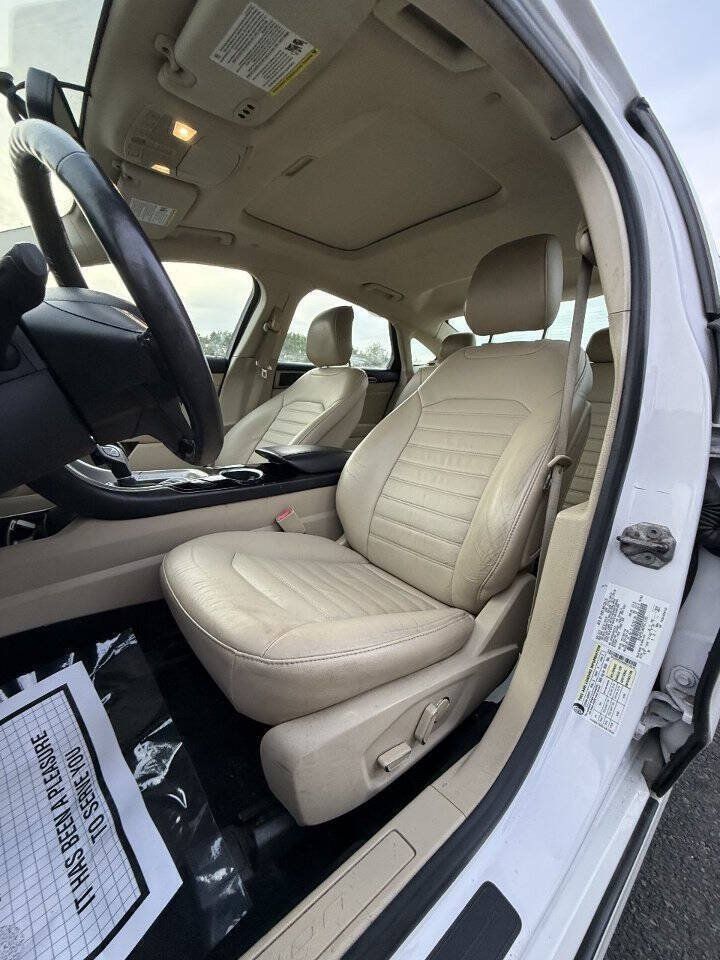 Used 2013 Ford Fusion SE FWD image 14