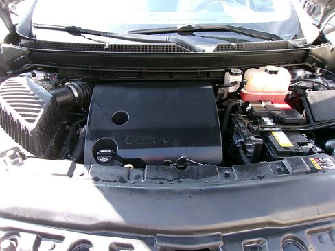 Used 2021 Buick Enclave Essence image 8