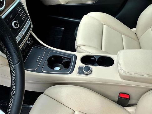 Used 2020 Mercedes-Benz GLA 250 4MATIC image 15