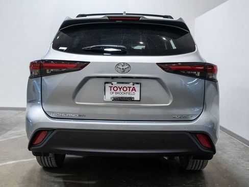 Certified 2024 Toyota Highlander XLE image 6