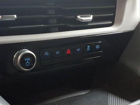 Certified 2025 Ford Explorer Active AWD/4WD image 9