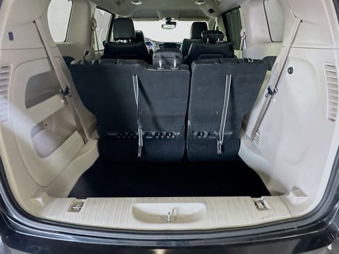 Used 2023 Chrysler Pacifica Touring-L image 27