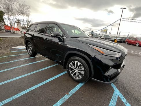 Used 2022 Toyota Highlander XLE image 7