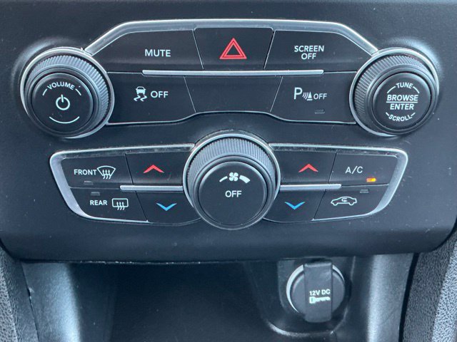 Used 2020 Dodge Charger SXT w/ Blacktop Package RWD image 13