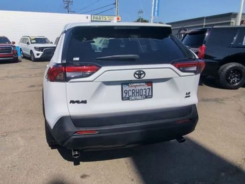 Used 2022 Toyota RAV4 LE AWD/4WD image 7