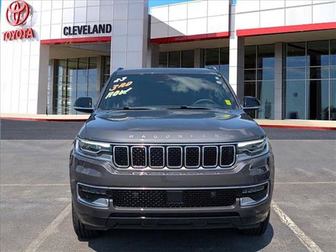 Used 2023 Jeep Wagoneer 4WD image 3