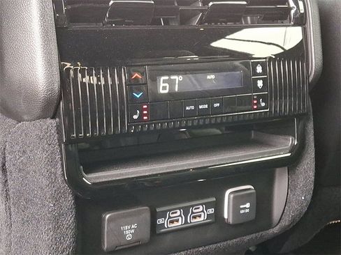 Used 2023 Jeep Wagoneer Series III w/ Preferred Equipment Group image 14