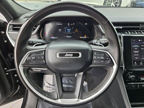 Used 2024 Jeep Grand Cherokee L Laredo RWD image 16