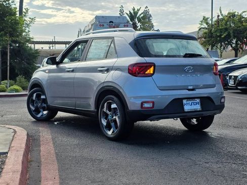 New 2025 Hyundai Venue SEL image 5