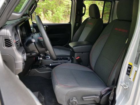 Used 2024 Jeep Wrangler Unlimited Rubicon w/ Technology Group image 28