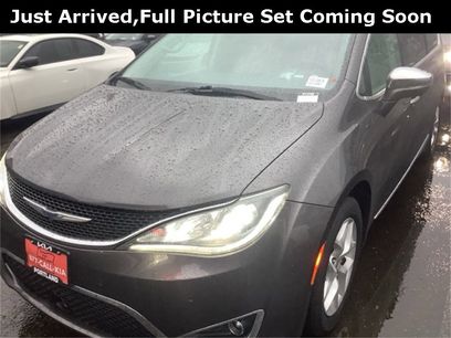 Used 2020 Chrysler Pacifica Limited w/ Advanced Safetytec Group