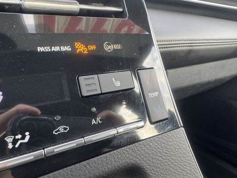 Used 2022 Toyota Avalon XSE image 27