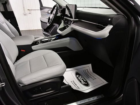 New 2026 Ford Explorer Platinum w/ LUX Leather Package AWD/4WD image 30