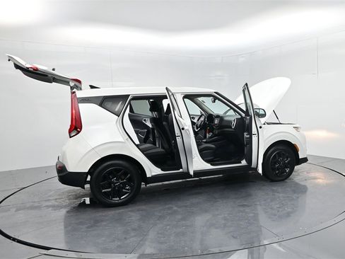Certified 2022 Kia Soul LX w/ Technology Package image 50