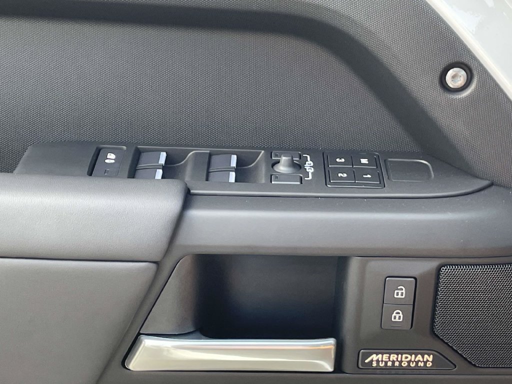 New 2026 Land Rover Defender 110 X-Dynamic SE AWD/4WD image 25