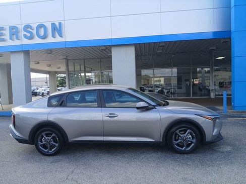 Used 2025 Kia K4 LXS image 3