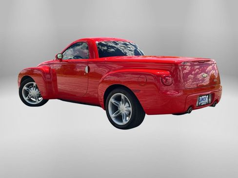Used 2004 Chevrolet SSR w/ Preferred Equipment Group RWD image 2