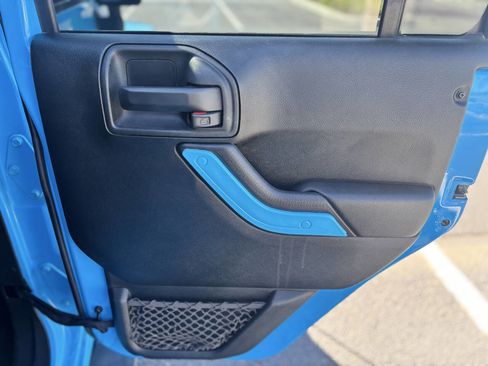 Used 2018 Jeep Wrangler Unlimited Sahara w/ Connectivity Group image 21