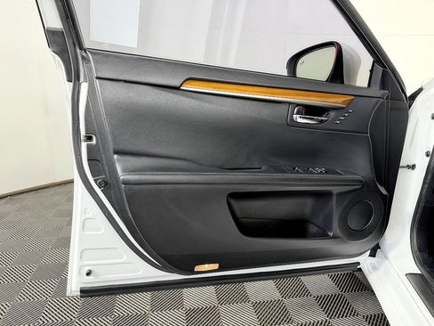 Used 2014 Lexus ES 300h w/ Luxury Package w/Bamboo Trim FWD image 21