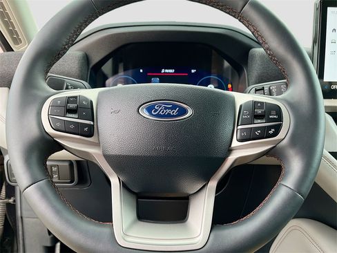 Used 2025 Ford Explorer Active w/ Active Comfort Package image 11