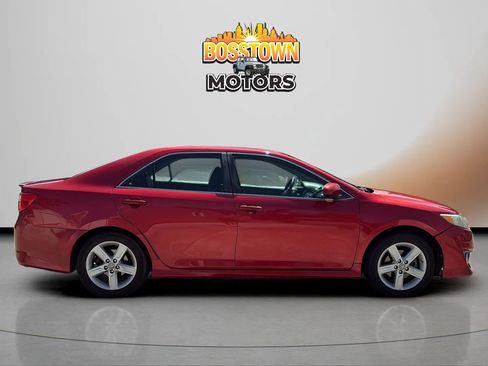 Used 2012 Toyota Camry SE FWD image 9