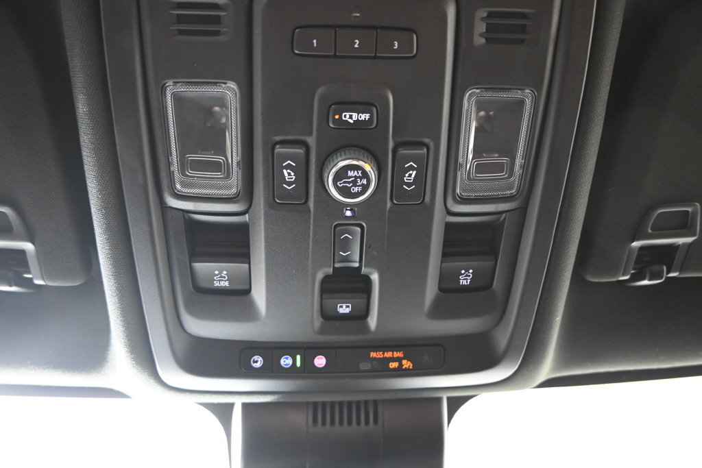Used 2024 GMC Yukon XL Denali Ultimate AWD/4WD image 36