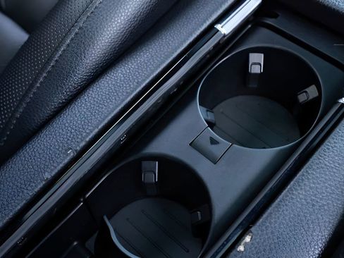 Used 2020 Porsche Panamera RWD image 35