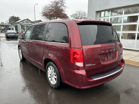 Used 2019 Dodge Grand Caravan SXT image 3