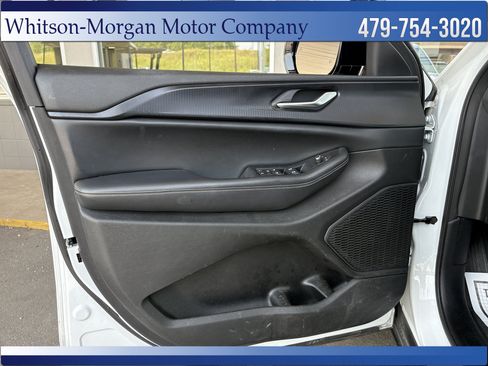Used 2023 Jeep Grand Cherokee L Laredo RWD image 11