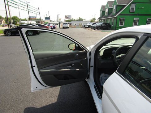 Used 2024 Hyundai Elantra SEL w/ Convenience Package FWD image 10