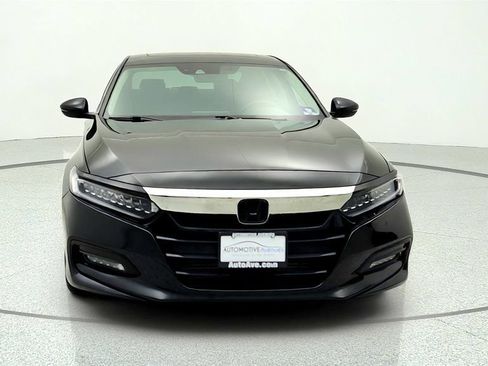 Used 2019 Honda Accord Touring image 2