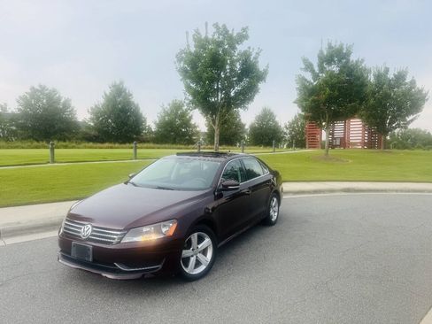 Used 2012 Volkswagen Passat 2.5 SE FWD image 2