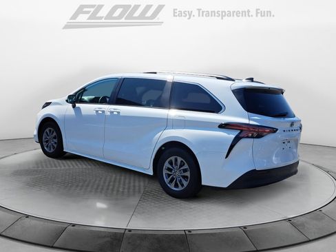 Used 2022 Toyota Sienna LE FWD image 6