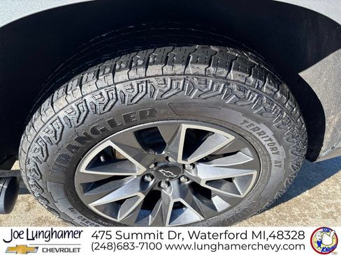 Used 2024 Chevrolet Tahoe Z71 w/ Luxury Package AWD/4WD image 12