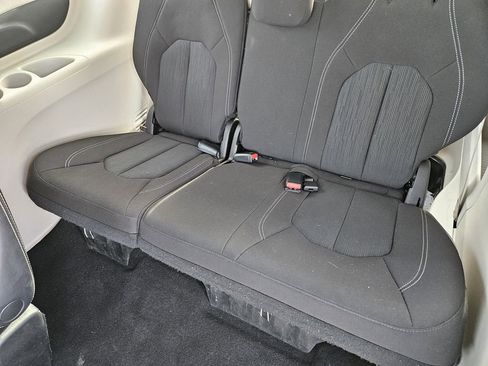 Used 2023 Chrysler Voyager LX image 20