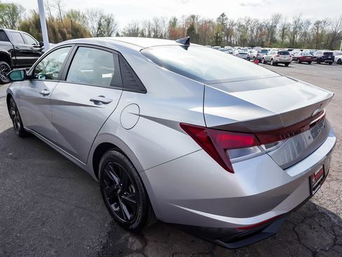 Used 2021 Hyundai Elantra SEL w/ Cargo Package FWD image 4